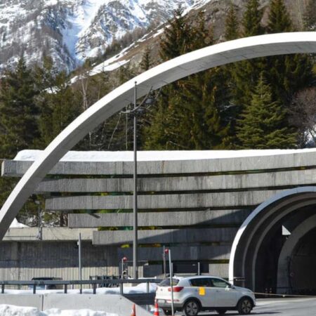 Traforo del Monte Bianco chiuso per 3 settimane: ecco le alternative